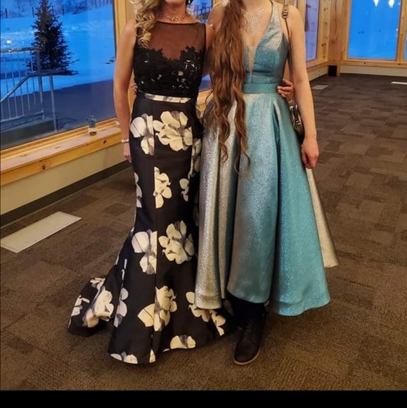 Prom, Grad or Wedding - Picture 5 of 5